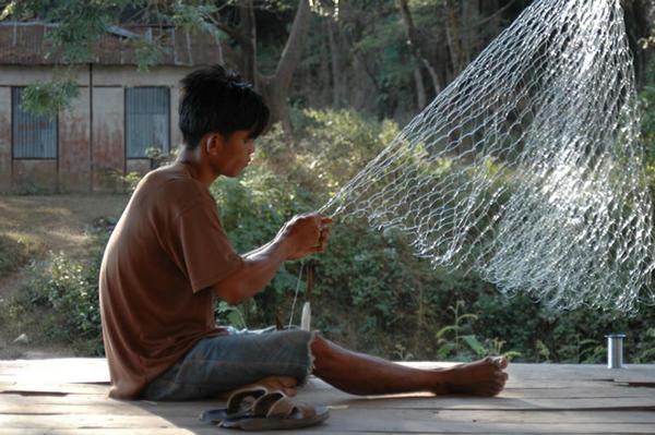 Repairing Fishing Nets, Don Kon