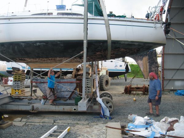 Lifting the hull off th keel