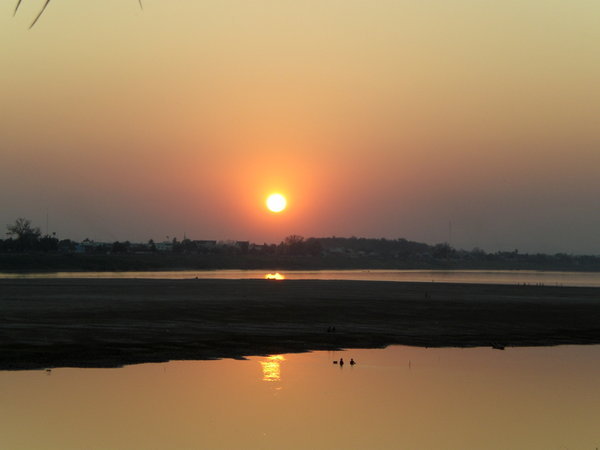 Sunset over the Mekong River (Vientiane) - Tramonto sul fiume Mekong (Vientiane)