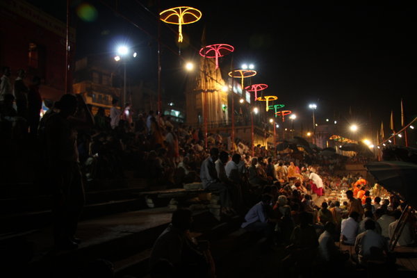 Praying at Varanasi - pregando a Varanasi