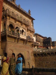 Palace outside Varanasi - palazzo fuori da Varanasi