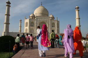 Women at the Taj - signore al Taj