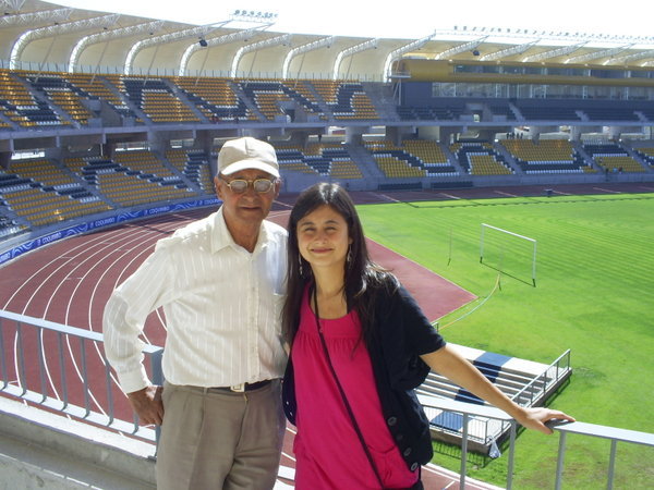 Carla and tata at the stadium - Carla y tata en el estadio