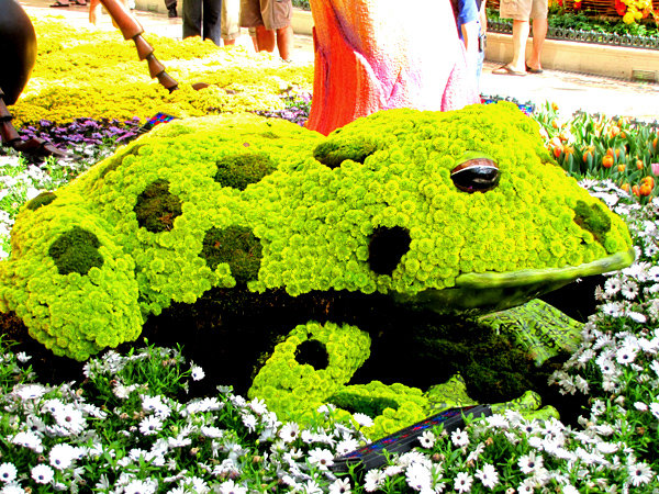 Flower-covered Sculpture