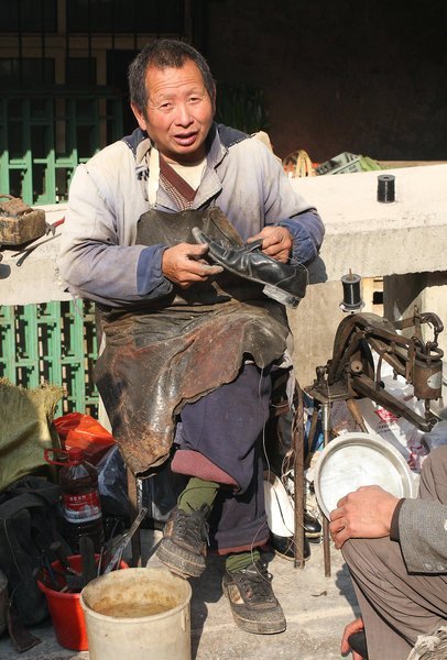 Shoe repair man, Guiyang