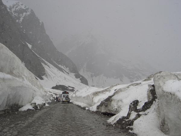 La route... qui mene a Srinagar...