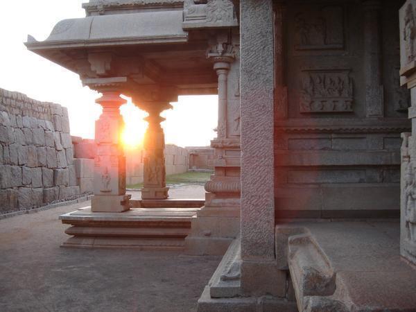 Sunset au milieu des temples.
