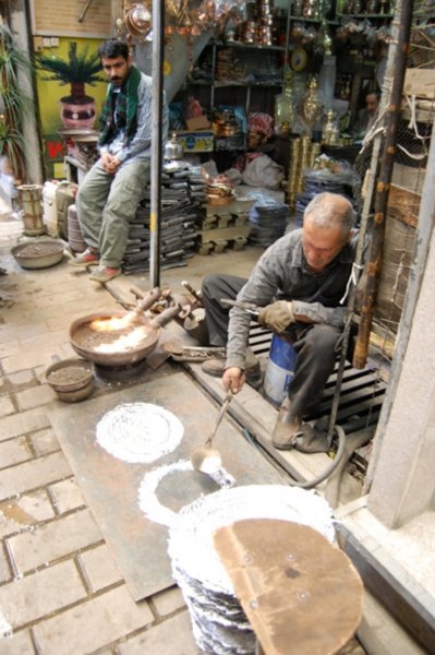 Making Plates from Molten Metal in the Street! - Tehran