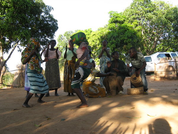 Mbewa dancing