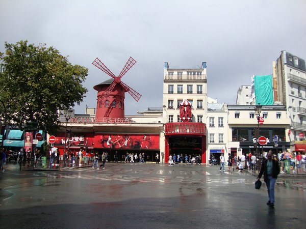 Moulin Rouge.