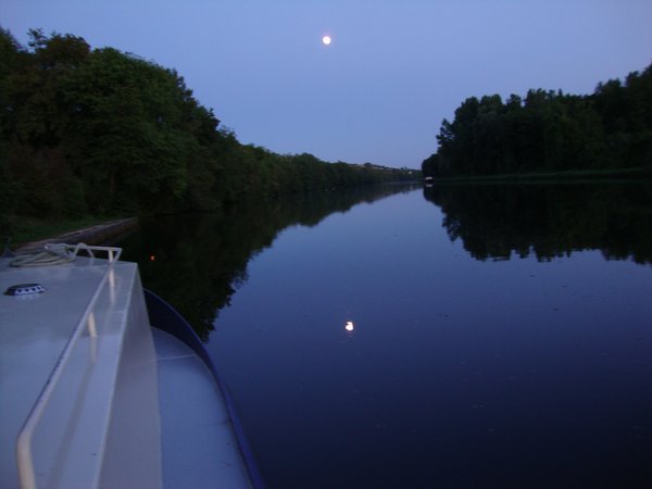 Evening on the canal Nevernais