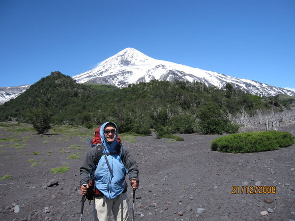 From this bassin of volcanic sand there are 14km  and 2600m to the summit ...