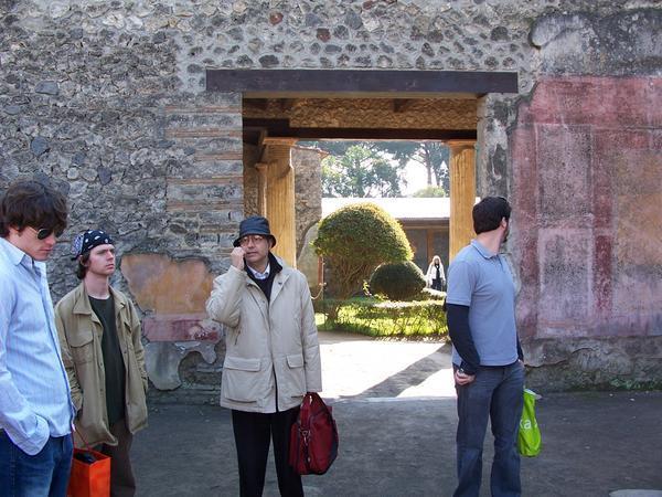 Emilo teaching about houses in Pompeii