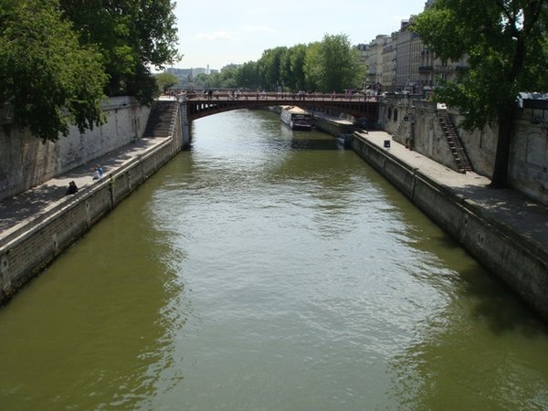 Seine passing by Notre Dame