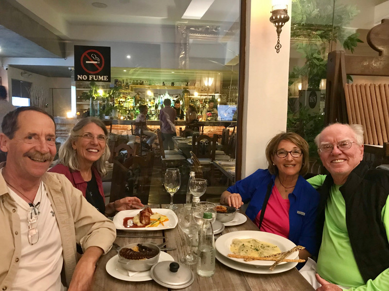 Friends Maureen and Jim joined us for dinner at Montesucro Bar across from Plaza Bolivar