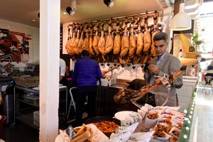In the market for ham? Mercado Lonja del Barranco