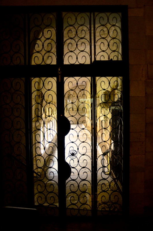 Door to the cloister from inside the Cathedral of Girona 