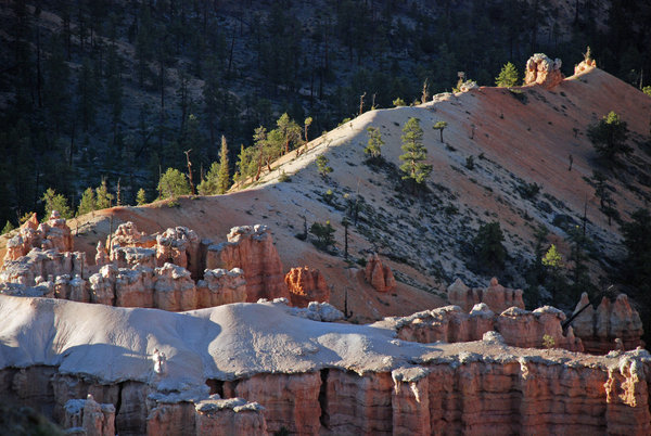 No, that's not snow on the Bryce hoodoos!