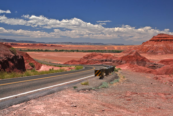 The road to Canyon de Chelly