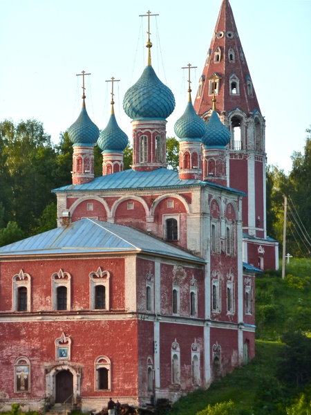 Fairytale onion dome churches of Tutayev