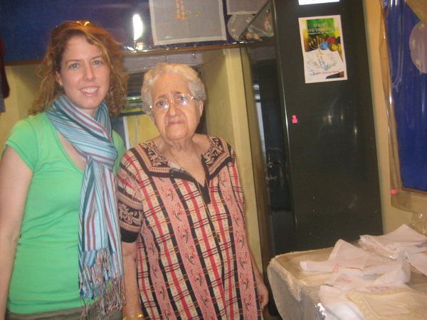 Liz with Sarah Cohen - one of last Jews in Cochin