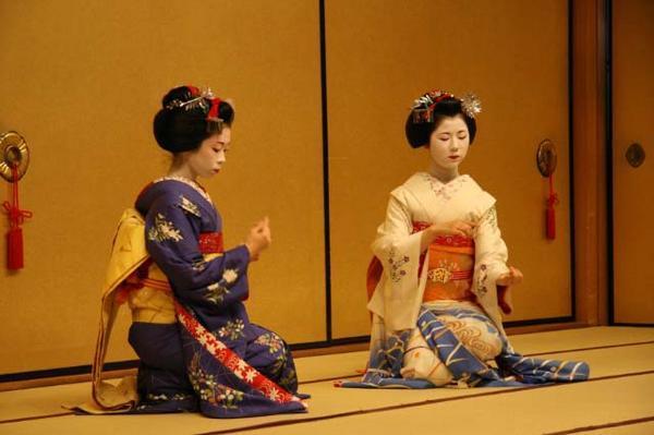 Maiko dancers, Kyoto