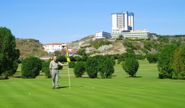 a brief golfing excursion