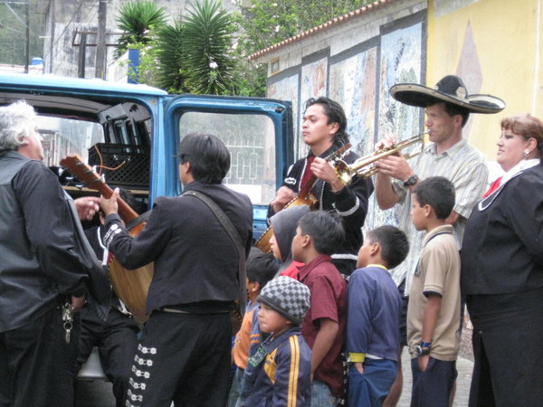 Impromptu mariachi jam session