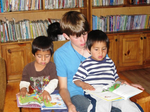 Kids need books Riobamba