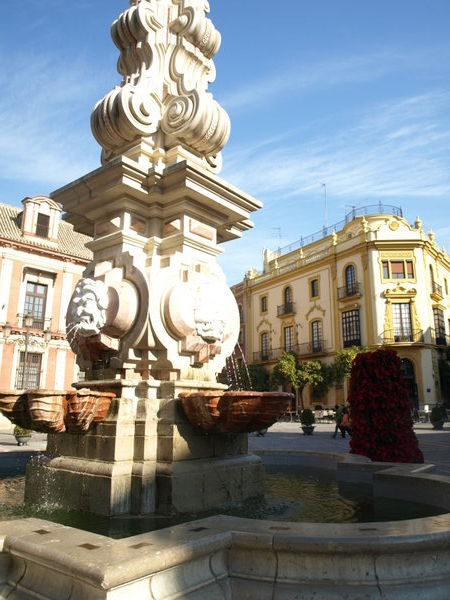 A fountain in the plaza next to the Catedral