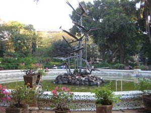Honiman Gardens - birds on bird sculpture