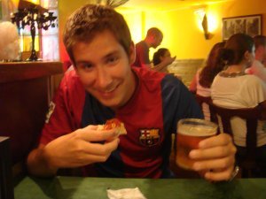 Cheering on Barca with some CervecaÂ´s and tapas!