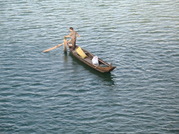 fisherman netting on the jianghua river