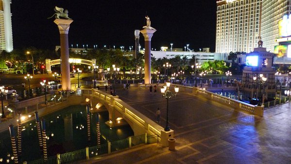 The forecourt of the Venetian