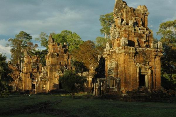 Random Buildings in Angkor Tom
