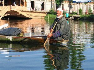 Muslim boatman, Dal Lake, Srinagar, Kashmir