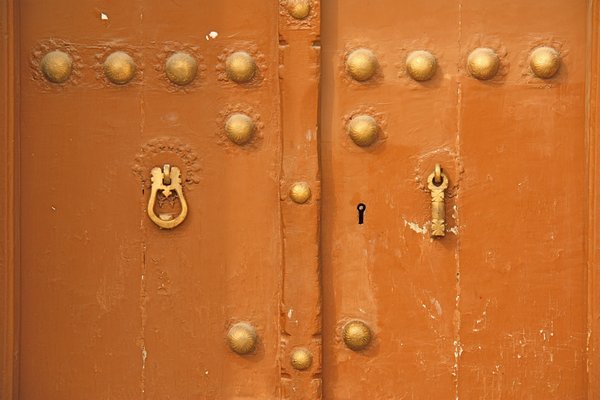 Different door knockers for men and women
