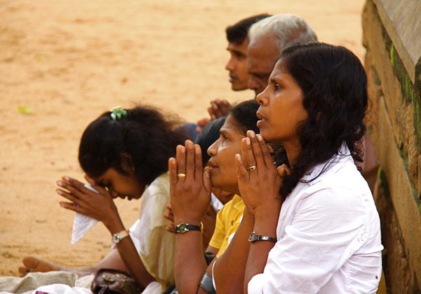 Devotees, Anuradhapurna