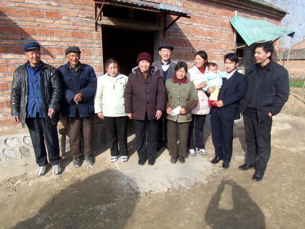 The group photo of the Lee family announces our departure from the village.