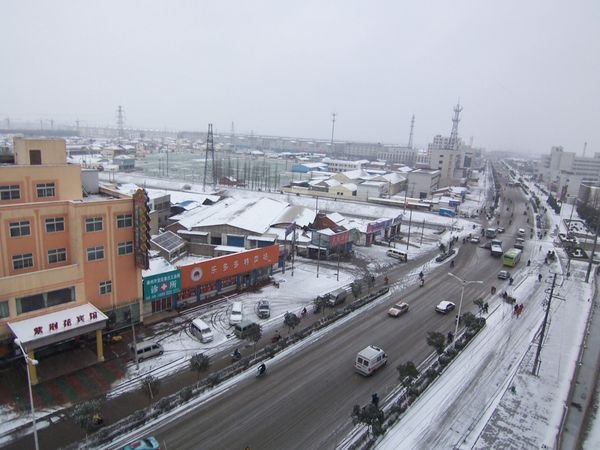 In Taizhou, the heavy fog of late has been replaced by a blanket of snow.