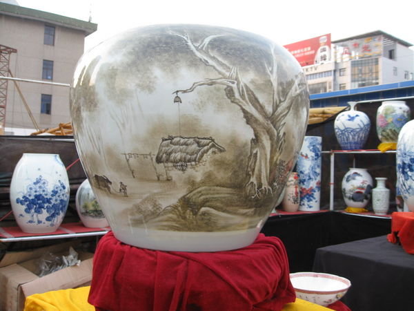 Porcelain Art available in the streets of Taizhou