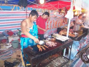 Minorities from around China visit Taizhou to offer their traditional foods.