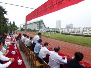 The gentleman standing in the middle is Mr. Xu.