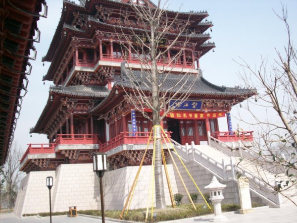 Traditional Elements of Chinese Imperial Architecture: A platform, post-and-beam timber frames, and non-loadbearing walls.