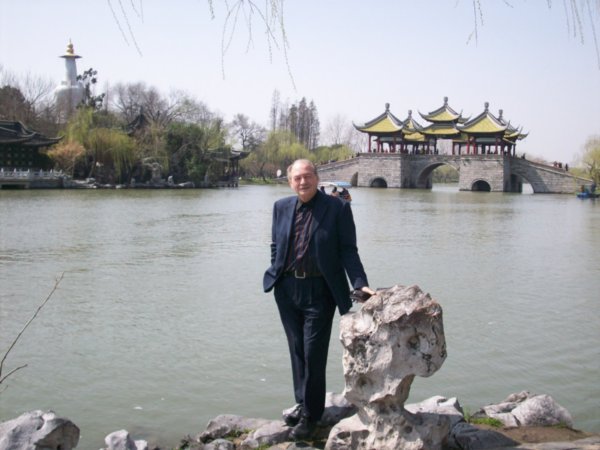 Yangzhou's Five-pavilion Bridge graces the "Slender West Lake", and is the city's landmark structure.