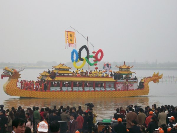 Dragon Boat passes the Grand-stand.