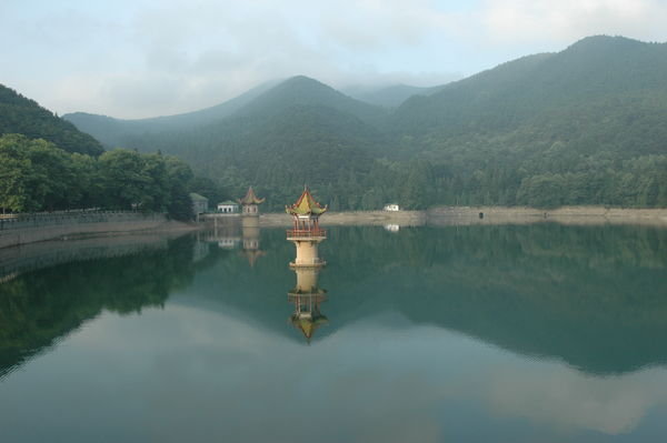 Lake Lulin at the foot of Mount Lu Shan.