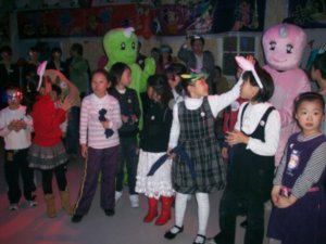 Trick or Treat at a local English Academy, Photo #9