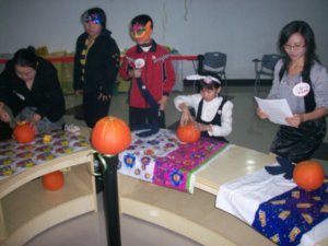 Trick or Treat at a local English Academy, Photo #11