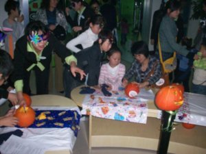 Trick or Treat at a local English Academy, Photo #12